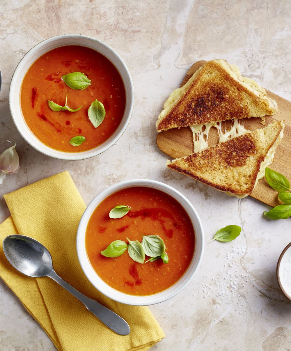 Ofen-Tomatensuppe mit Cheese-Toastie 