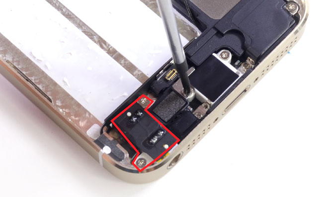Inside of an iPhone 5s with headphone jack hi-lighted. | Source: Apple Insider