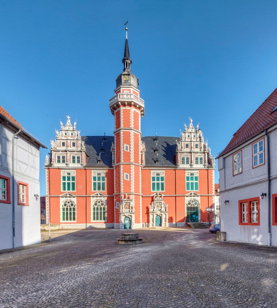 Die ehemalige Universität 'Academia Julia' in Helmstedt wurde zwischen 1592 und 1615 im Stil der Weserrenaissance von Herzog Julius zu Braunschweig und Lüneburg, Fürst von Braunschweig-Wolfenbüttel errichtet und wird nun saniert (Foto: Roland Rossner/Deutsche Stiftung Denkmalschutz).