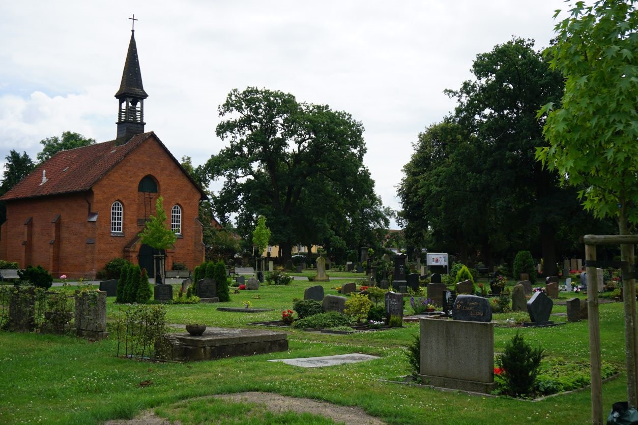 12.850,00 € für den Nordertorfriedhof in Nienburg aus Mitteln der Lotterie GlücksSpirale von LOTTO Niedersachsen