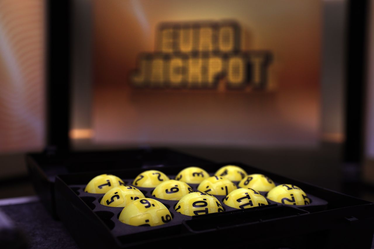 Kugeln für die Eurojackpot-Ziehung im Studio (Bildquelle: Veikkaus)