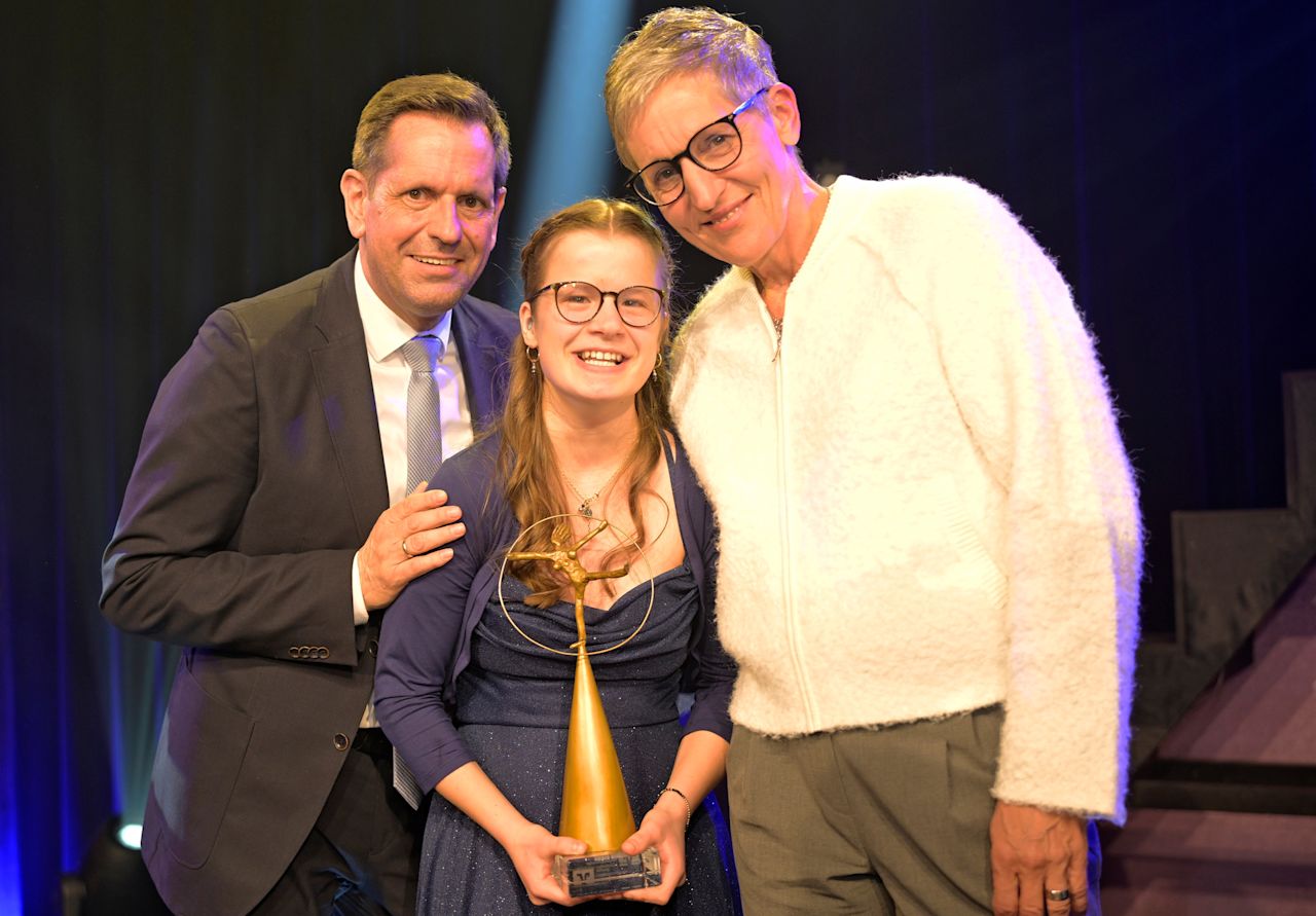 Helena Klintschar, Olaf Lies und Kathrin Boron. 