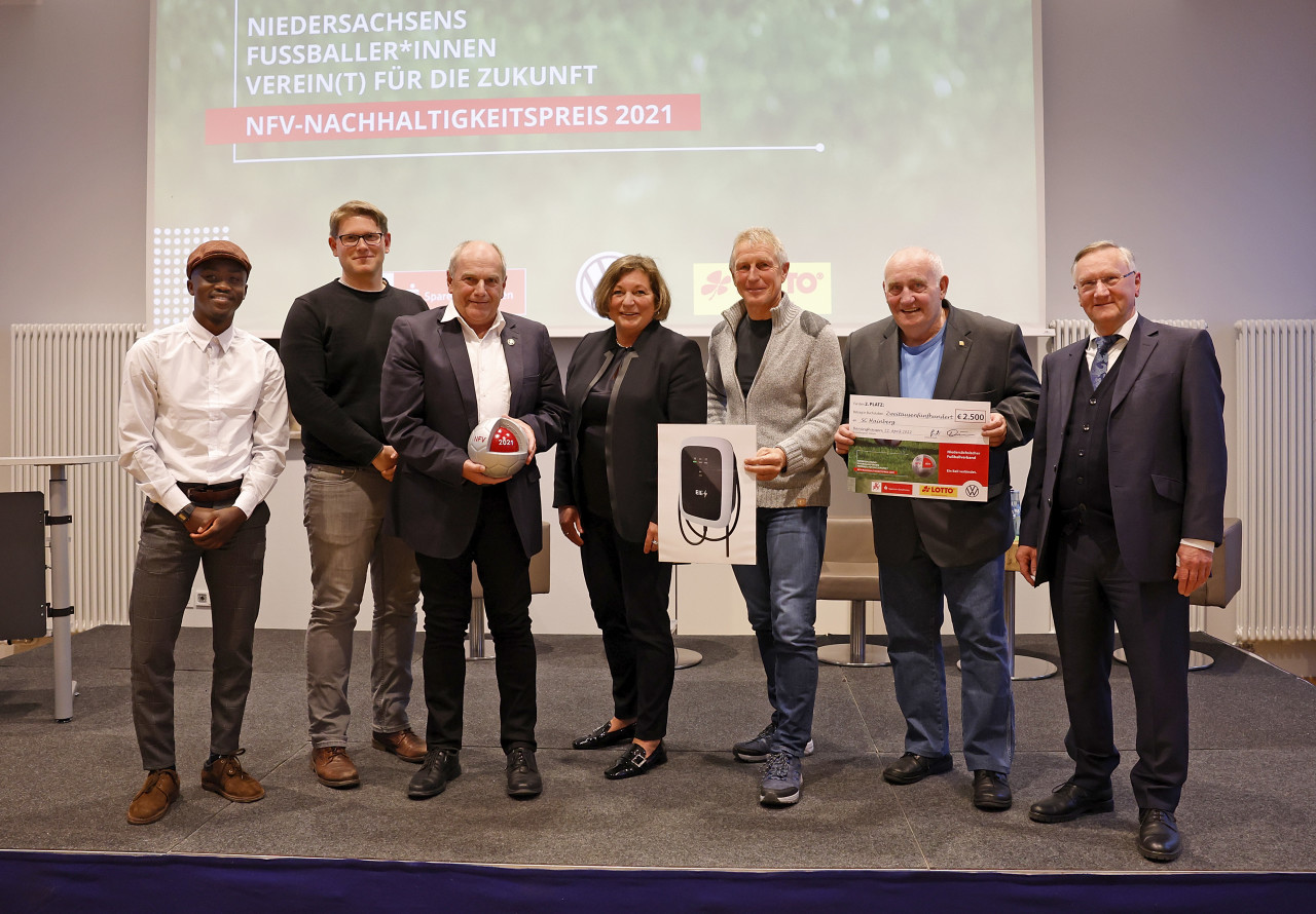 LOTTO Niedersachsen gratuliert dem SC Hainberg bei der NFV-Ehrung zum 2. Platz
