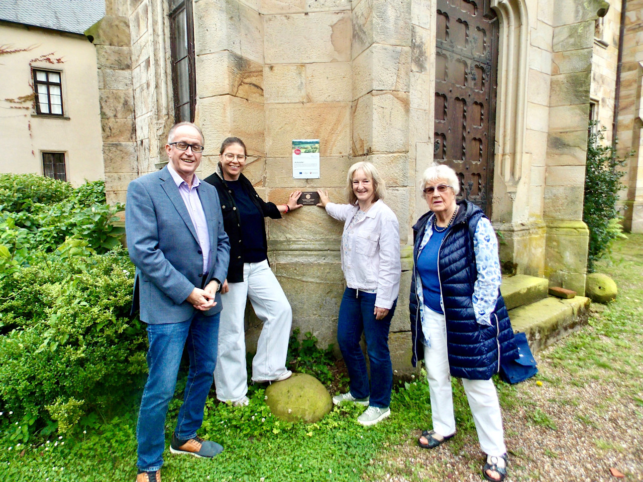 Grafik Übergabe Plakette am Schloss Ippenburg