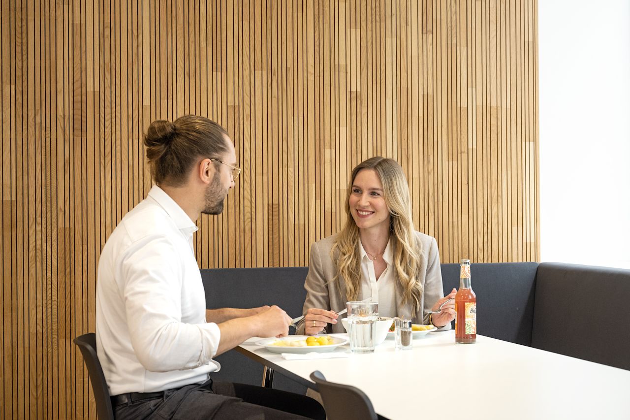 Grafik Intro N. Ludemann u. L. Grelle arbeiten bei LOTTO Niedersachsen