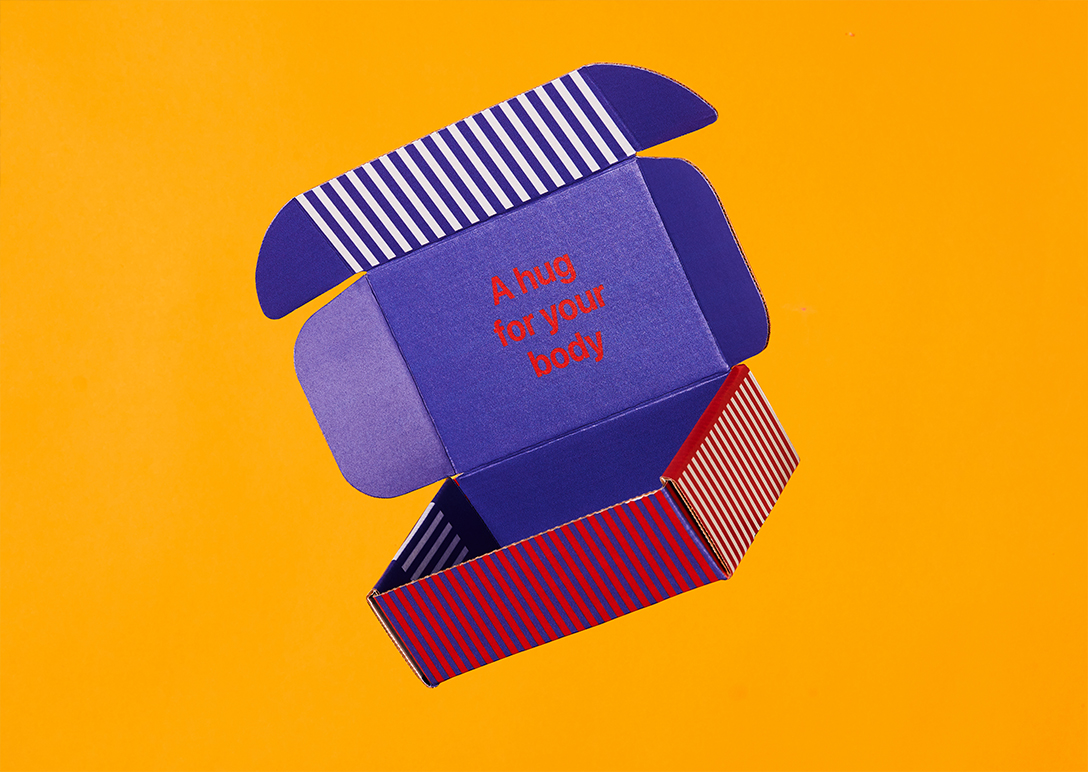 Open custom printed mailer box by Packwire showing the roll-end tuck-front structure and inside printing