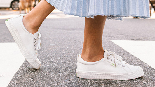 Cariuma white sneakers 