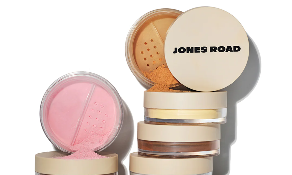 6 Editors Tested Jones Road’s New Tinted Face Powder, Which We’ve Dubbed ‘A Makeup Magic Trick’ Thanks to Its Skin-Like Finish