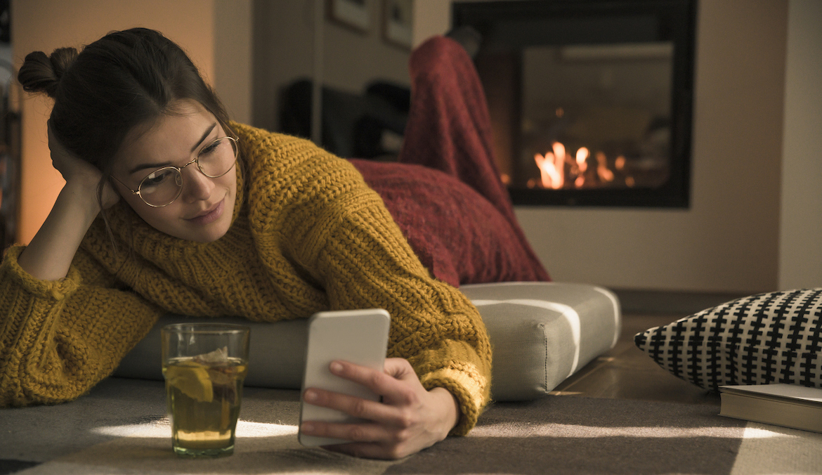 Featured image for The 7 Biggest Red Flags That You Can’t Trust Someone, According to Psychotherapists and Psychologists