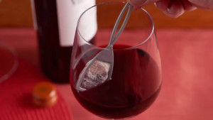 wine filter to help clear sulfates that contribute to hangovers