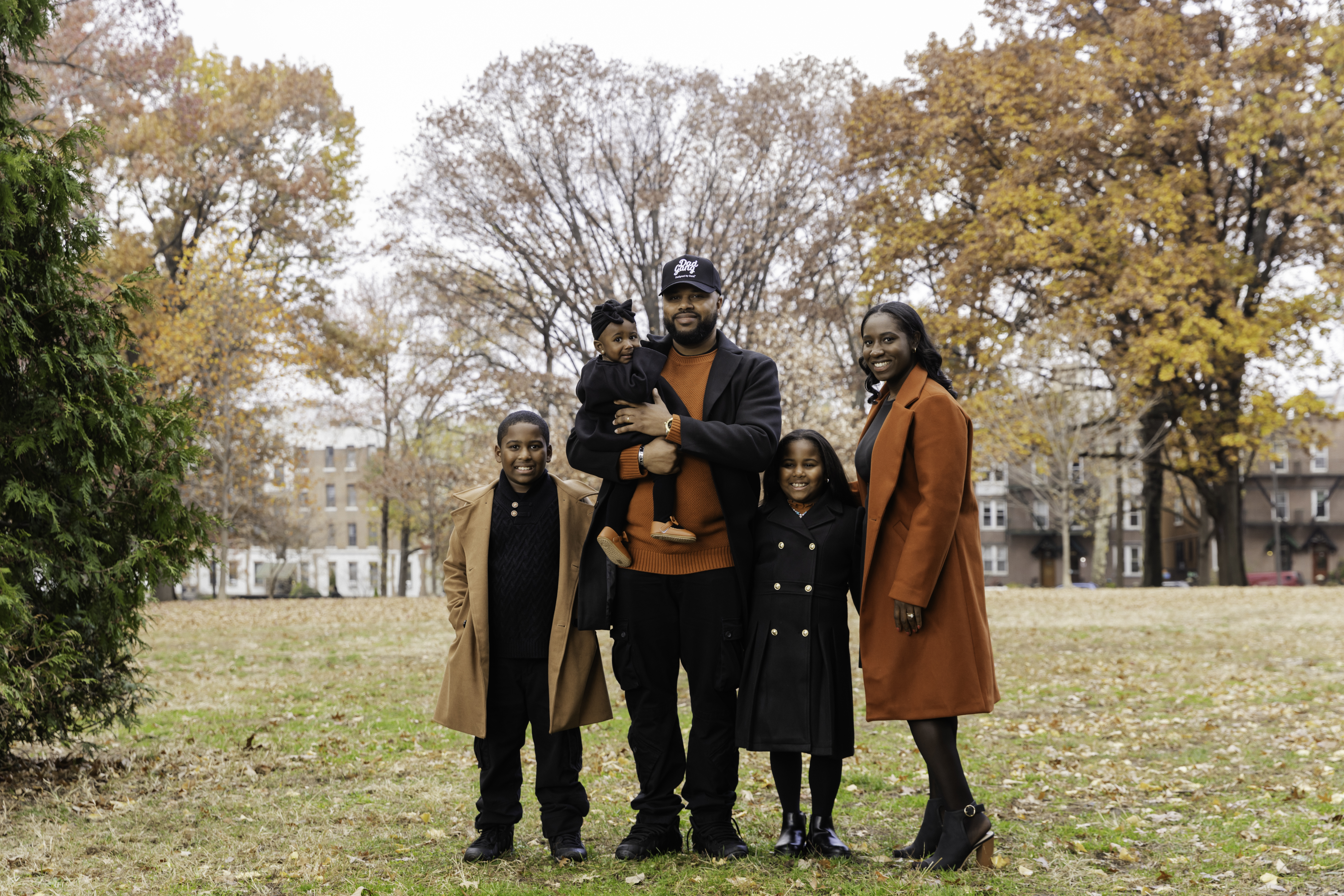 Shoott fall family outfits with earthy colors and layered clothing.