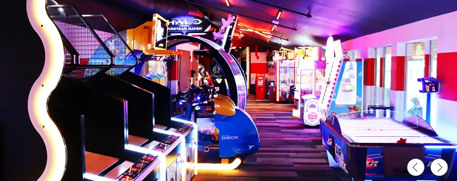 Big arcade room room with a lot of arcade games.