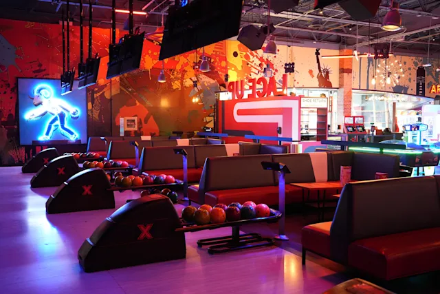 Bowling Alley, Lounge, & Entertainment in NYC | Lucky Strike Chelsea Piers