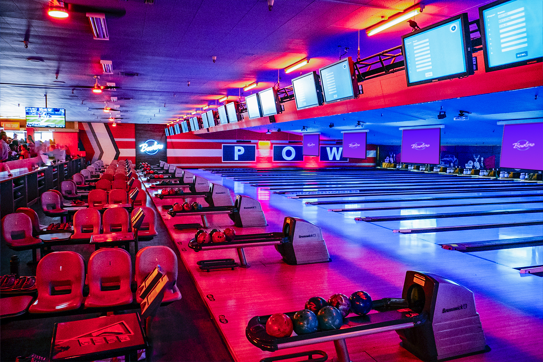 Beautiful bowing center with lots of seating and lanes