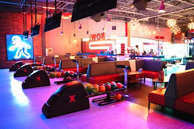 Bowling Alley & Entertainment in New York | Lucky Strike Chelsea Piers