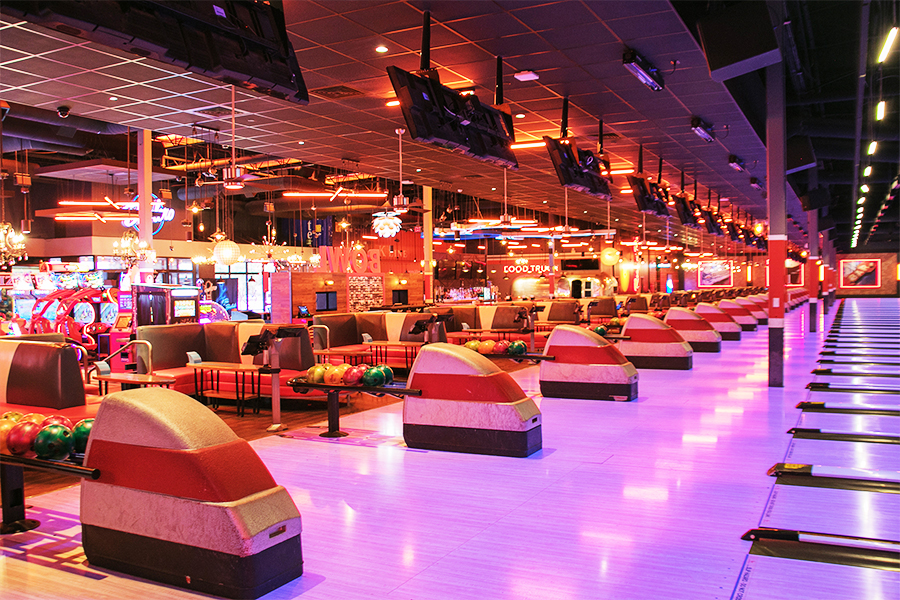 Beautiful bowing center with lots of lanes