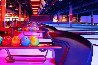 Bowling & Entertainment in New York | Lucky Strike Times Square