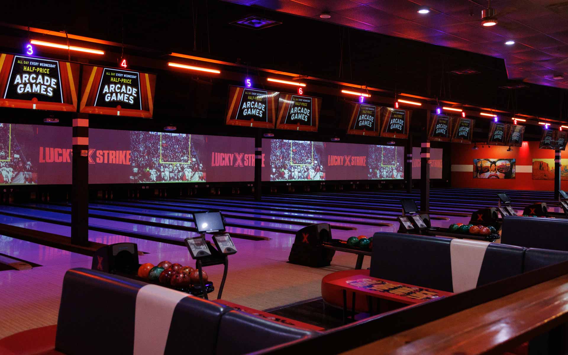 Expansive lane layout paired with premium lounge seating and tableside service areas. Combines a social atmosphere with high-capacity play, perfect for parties and corporate gatherings.