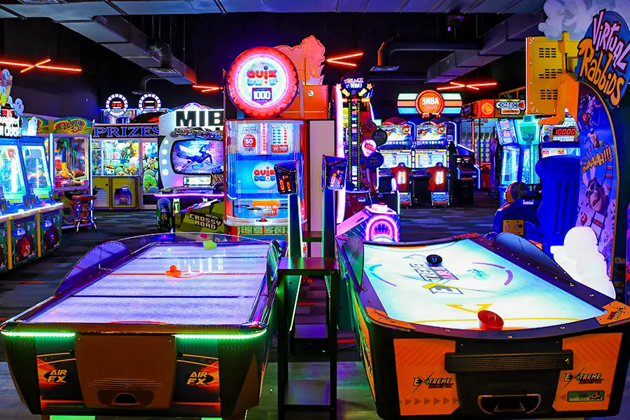 Large, colorful arcade with lots of big games