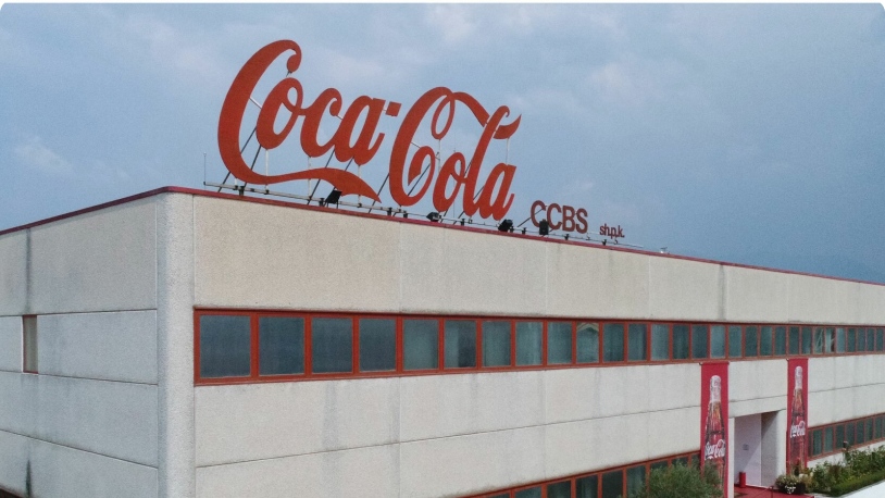 Uma imagem a mostrar a Coca-Cola CCBS