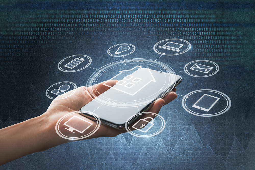 스마트폰을 중심으로 보안과 연결 기능 아이콘이 둘러싼 모습
