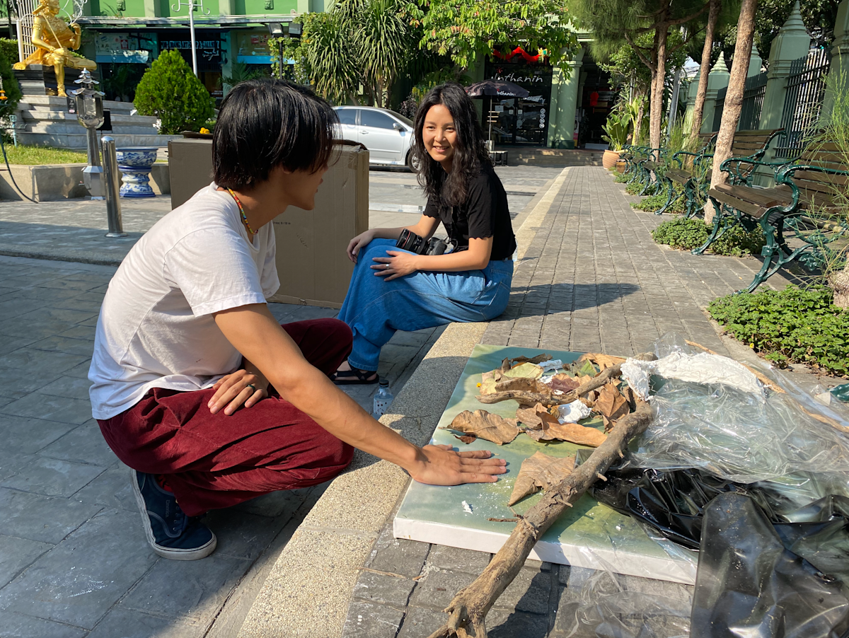 協助藝術家展覽-7(但他是泰國人看起來跟亞洲人一樣)