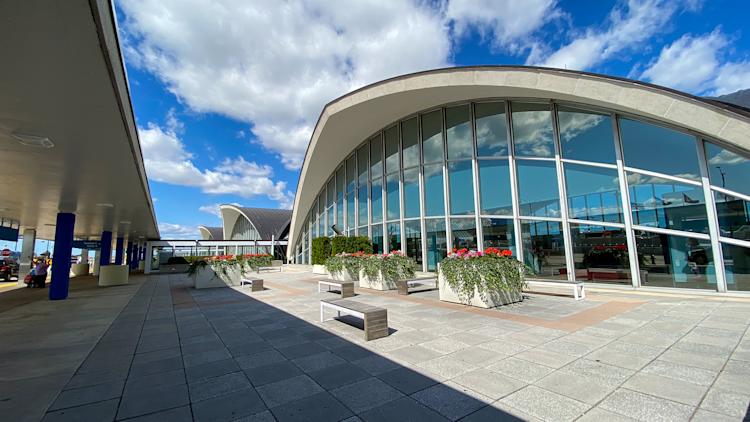 The exterior of the St. Louis Lambert Airport.