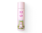 SK-II x Maison Kitsuné 情人節限定版神仙水浪漫登場，粉紅色瓶身配上瑜伽小狐狸，以PITERA™打造晶瑩剔透美肌，綻放愛的光采！
