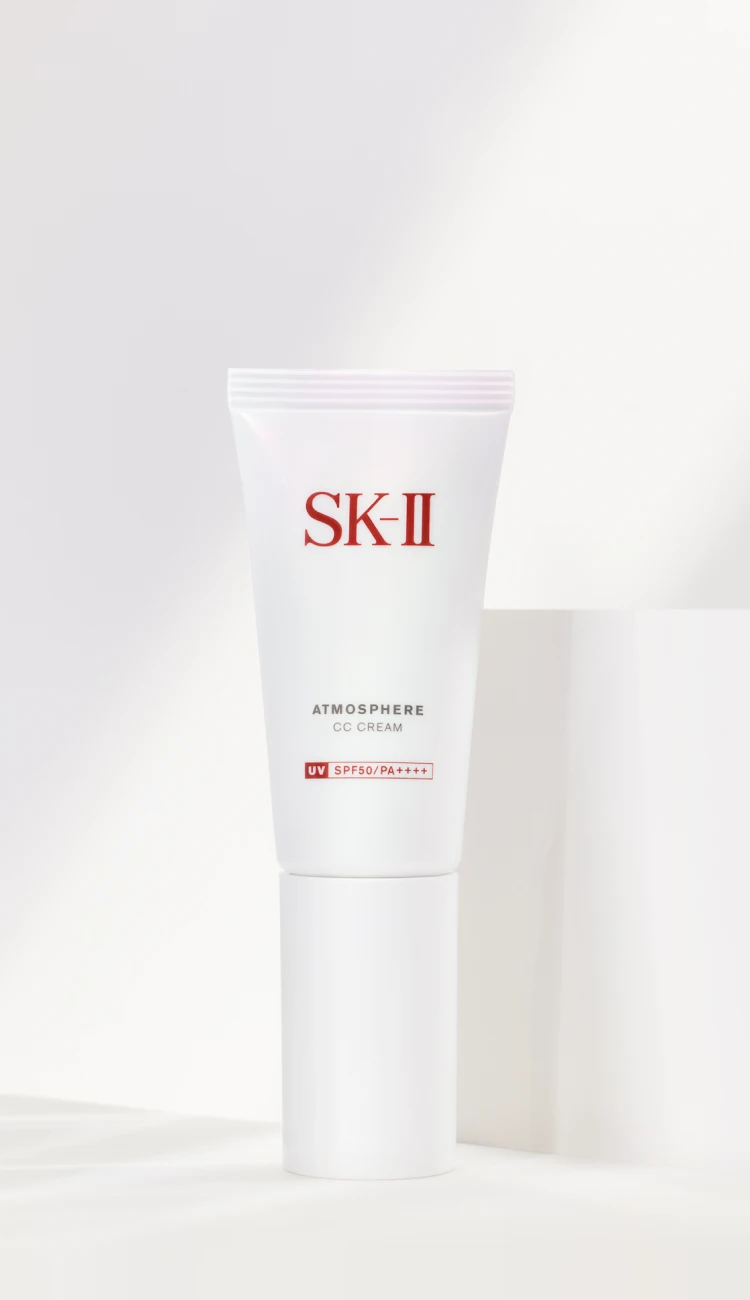 SK-II 輕透光感鑽白CC霜 SPF50/PA++++ ，五合一護膚式裸感遮瑕，瞬間打造無瑕鑽白肌。