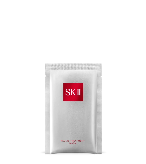 SK-II 護膚面膜，讓肌膚浸浴於滿滿的 PITERA™成分中，令肌膚瞬間變得水潤，充滿光澤，時刻晶瑩剔透。