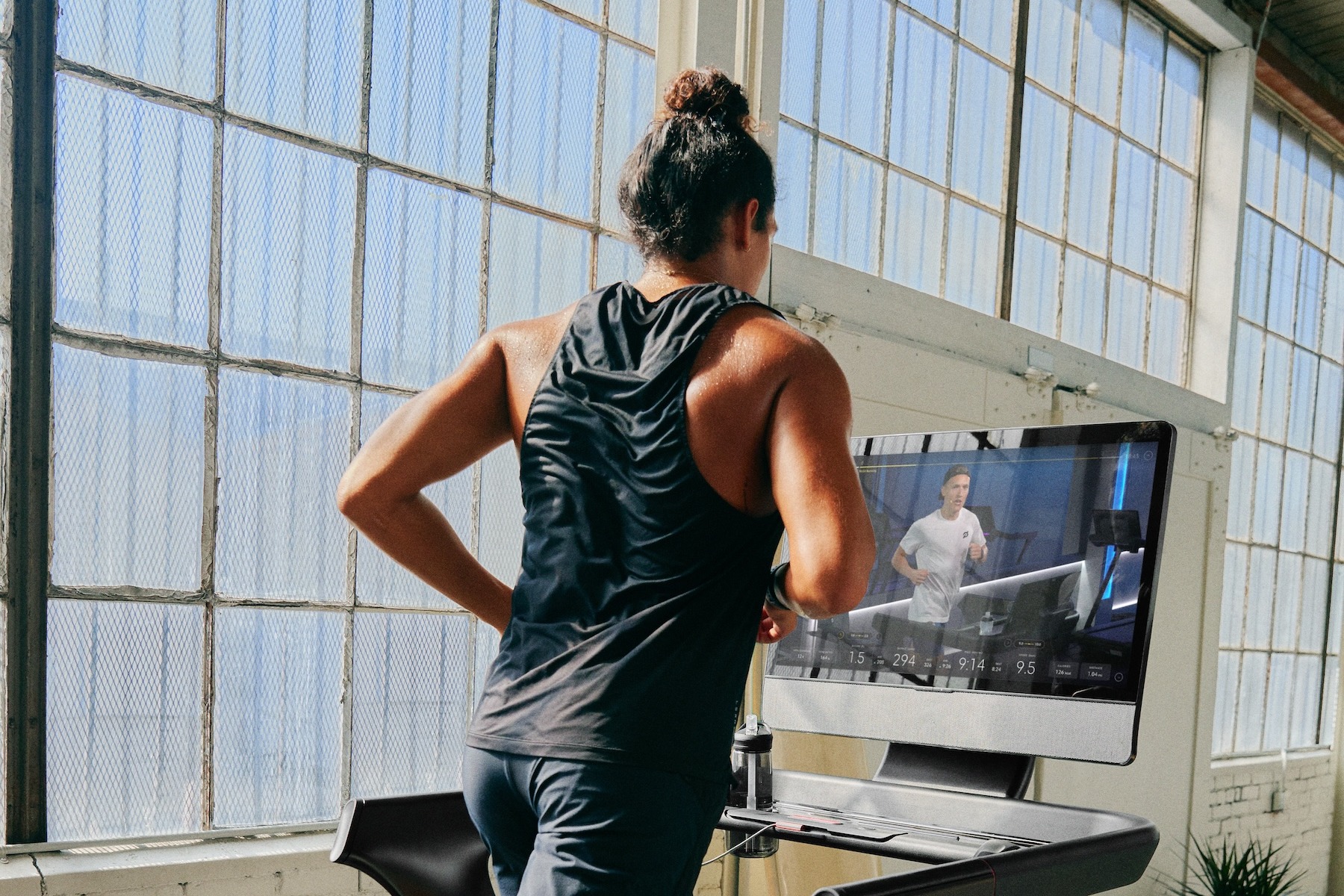 https://images.ctfassets.net/6ilvqec50fal/1ZHkJh24iAYrahb1xWW3Iu/0d1cb4090835e2202bcd4c175a12d21e/online-fitness-community-02.jpg