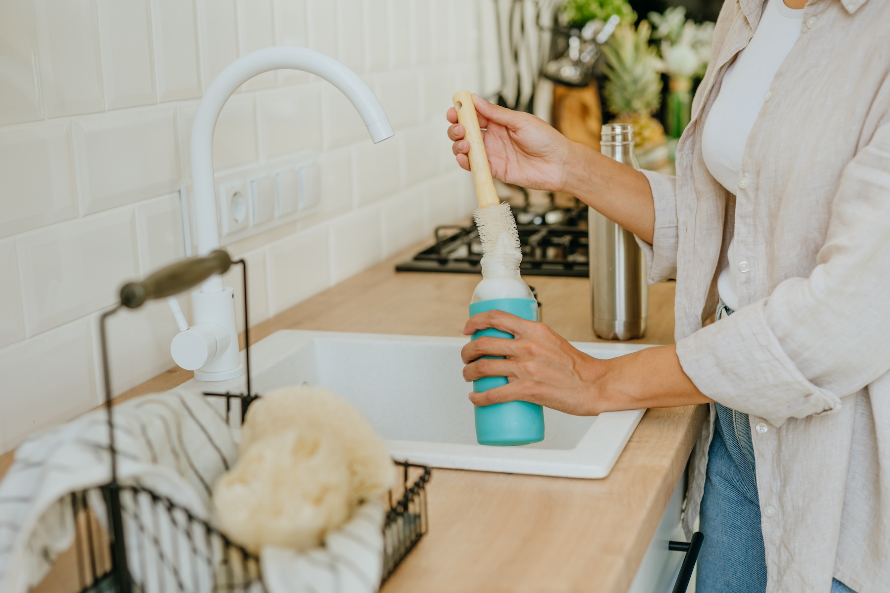 How to Clean a Water Bottle (and How Often You Should) | The Output by  Peloton