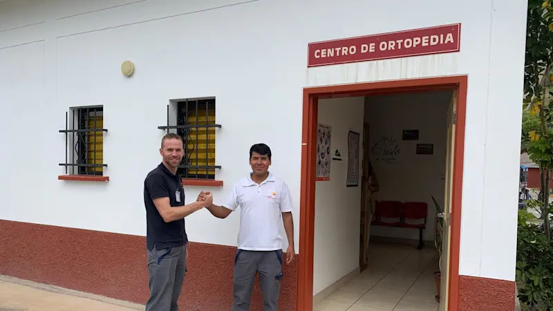 O&P professional Christian Haupt and his trainee Alex Ávalos Quispe are delighted about their collaboration.