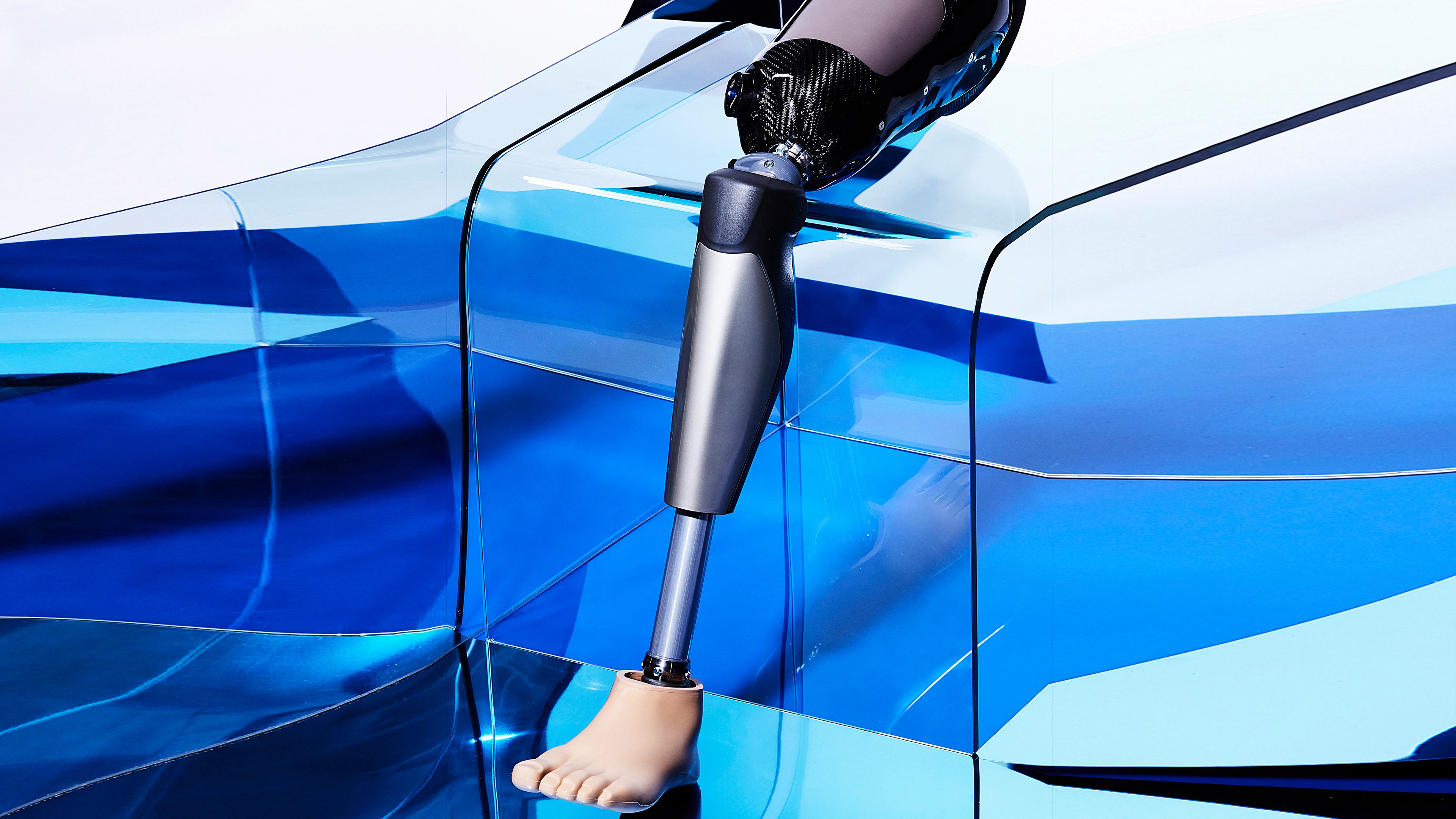 C4 LEG