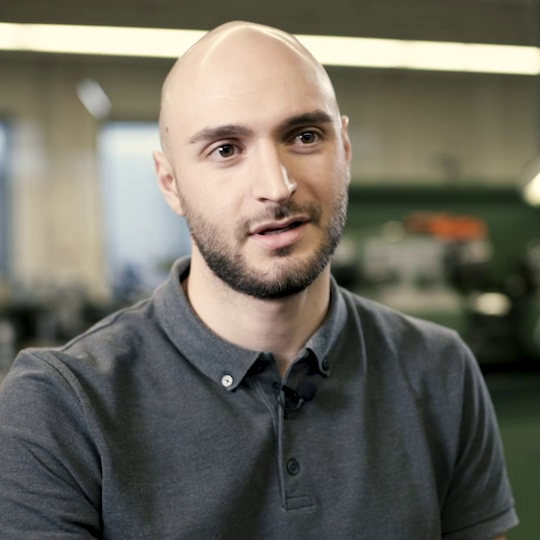 Maximilian started an internship with Ottobock in 2017 so he could write his Master’s thesis focusing on biomechanics. He came to like the team more and more and gradually became intent on staying. After his internship, Maximilian then applied successfully for a position as a developer at Ottobock Industrials – and has been part of the Ottobock family ever since. With his work centring around the idea of “People first”, he’s become fully immersed in the world of exoskeletons and collaborates with his colleagues on products such as the Paexo Shoulder and Paexo Neck.