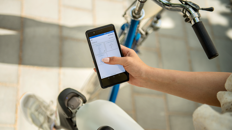 Equipping a prosthesis with a small computer enabled users to walk more naturally and safely. The microprocessor can evaluate data from integrated sensors and control the leg depending on the ground conditions.