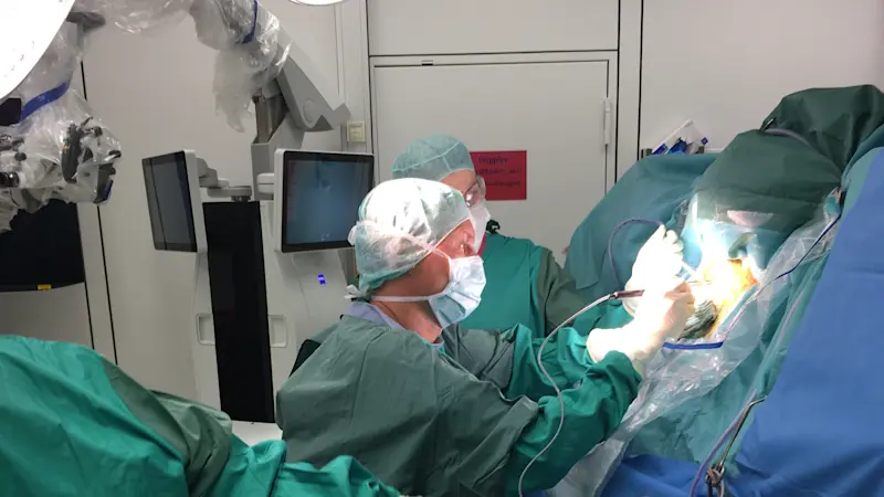 EXOSKELETON PROVIDES RELIEF FOR SURGEONS IN THE OPERATING THEATRE