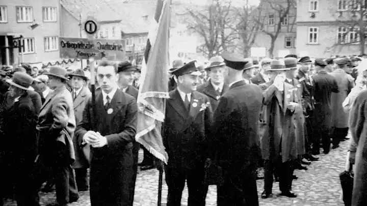 Abb. 10 1. Mai-Umzug