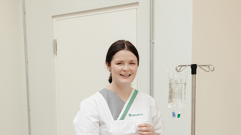 Foto NeuroMobility Anwenderin Lena (Exopulse Mollii Suit & L300Go)