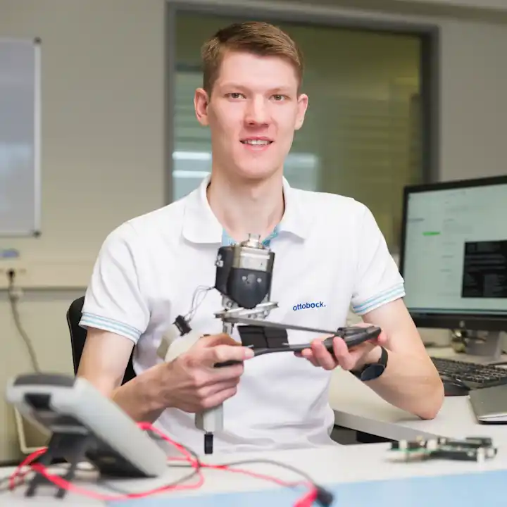 Career - B. Eng. Elektrotechnik - John (CRP)
