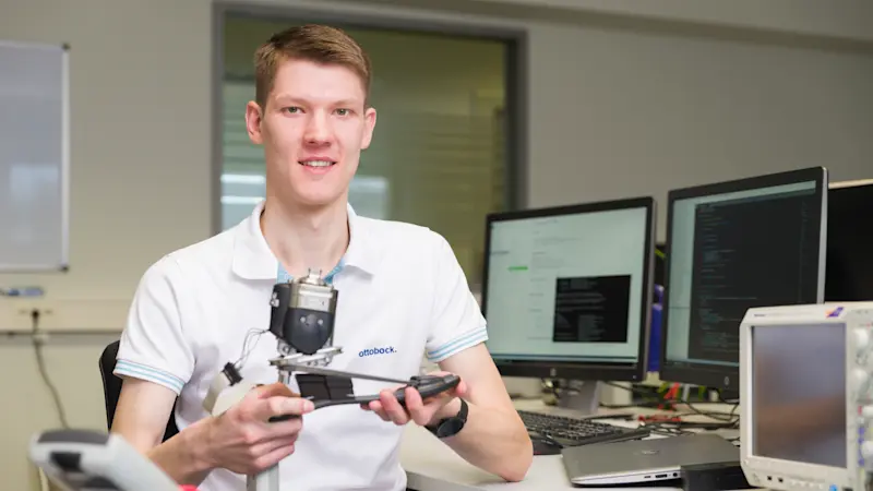 Career - B. Eng. Elektrotechnik - John (CRP)