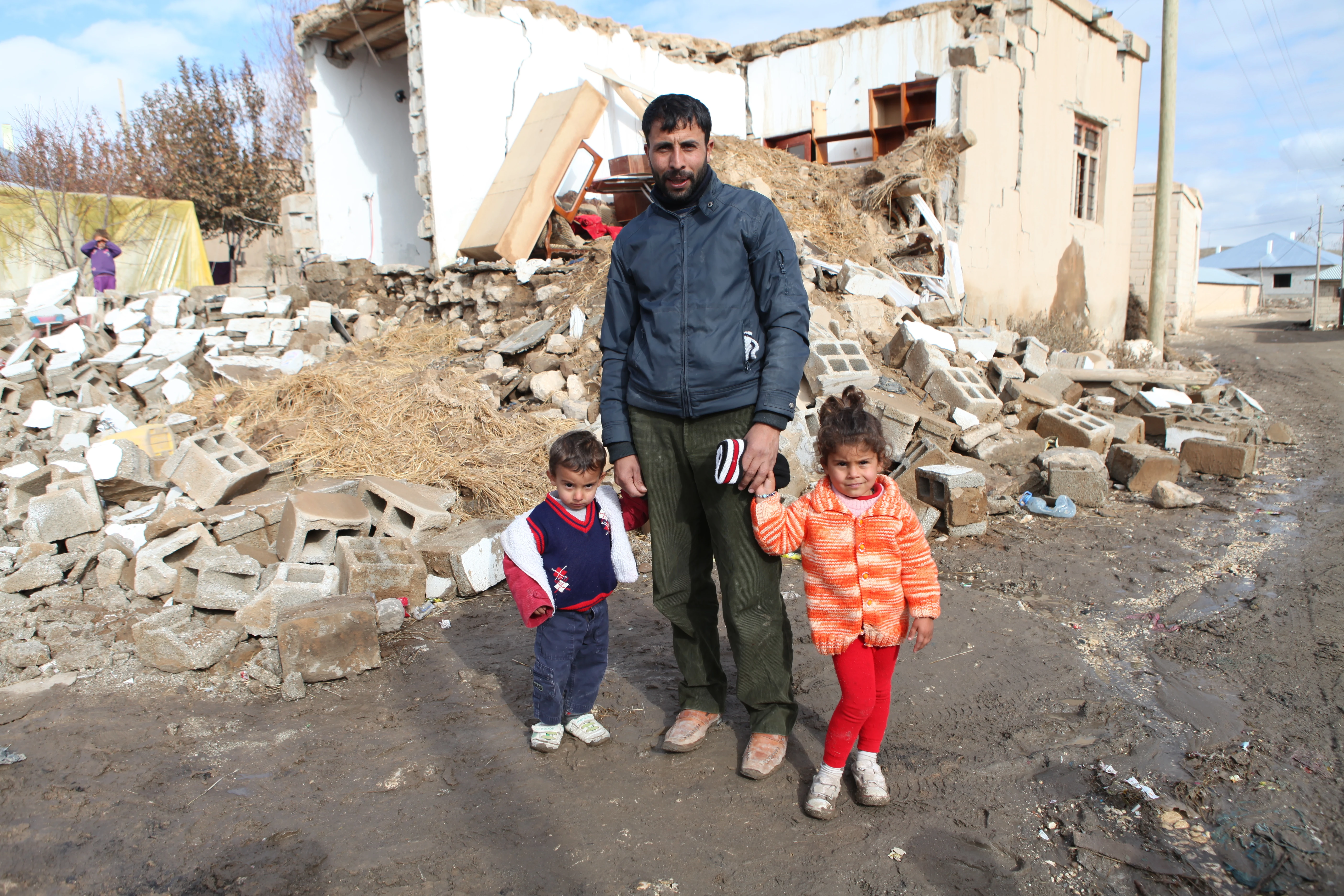 Image Earthquake victims in Turkey and Syria - Father & son