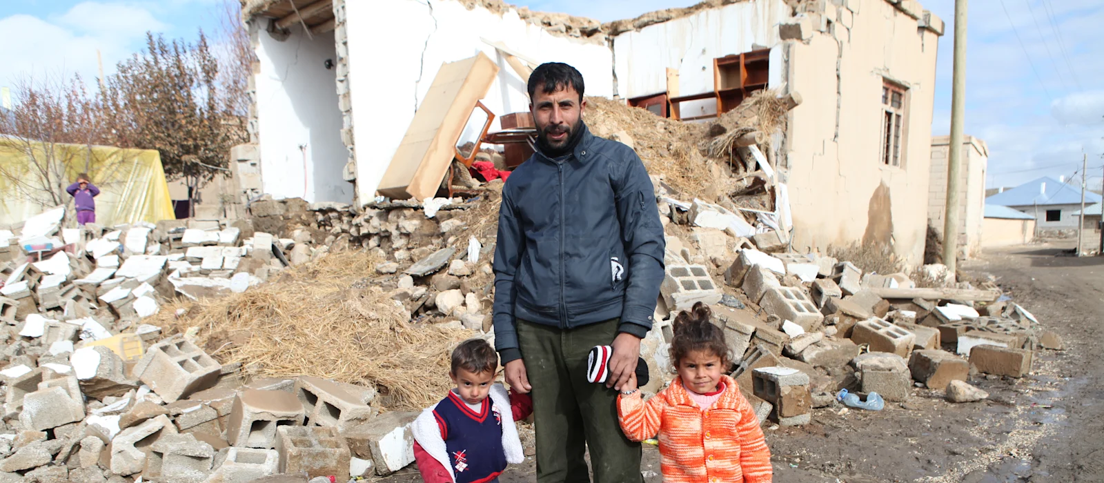 Image Earthquake victims in Turkey and Syria - Father & son