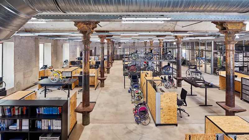 Ottobock entwickelt smarte Rollstühle in der offenen und kommunikativen Werkstatt. ©Eduardo Perez