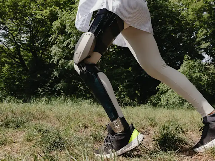 SCS23025 Neuromobility 29A1250-cf C-Brace Sina