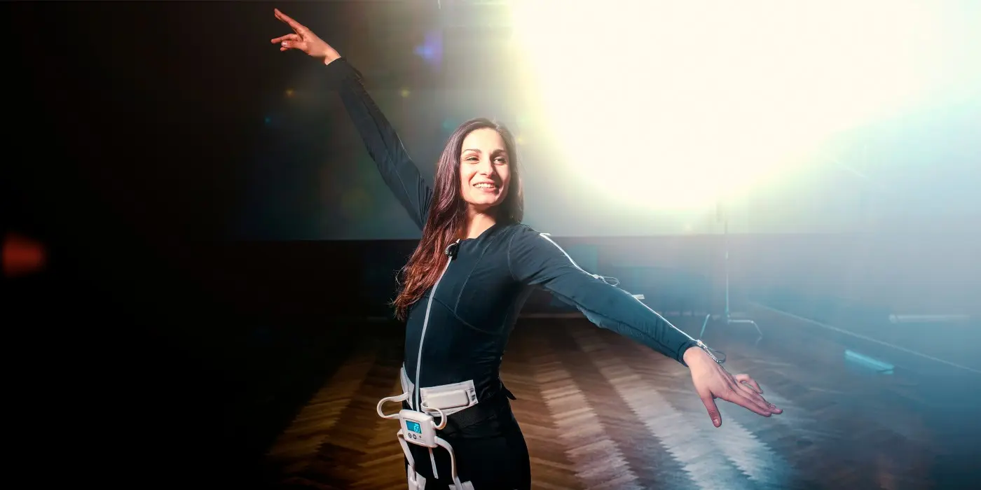 MS patient Louisa has been dependent on a wheelchair since the age of 25. Thanks to the Exopulse Mollii Suit neuromodulation suit, she can walk again and lead a more active life.