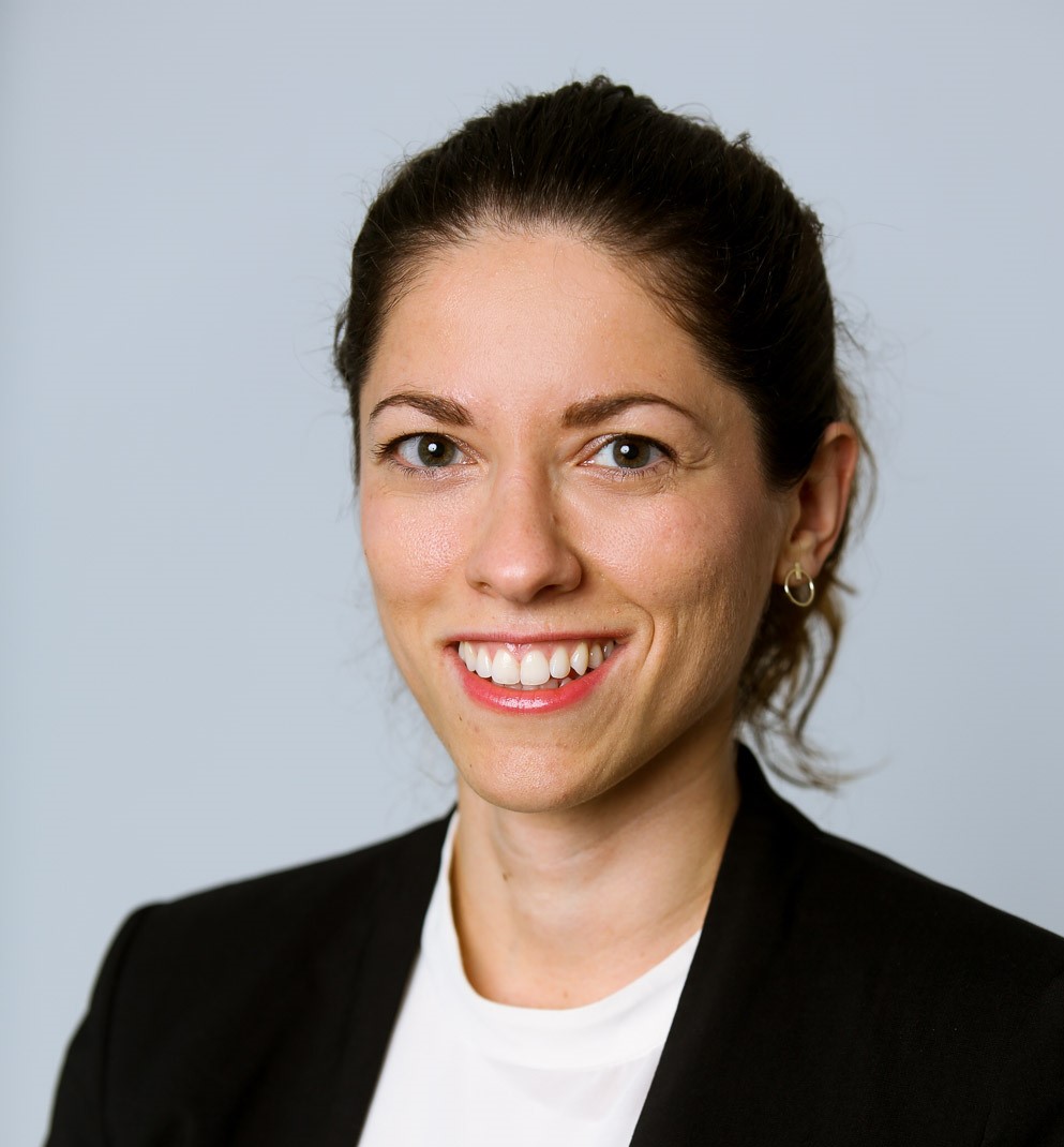 2010 begann Katrin ihre Karriere bei Ottobock. Im Rahmen ihrer Bachelor- sowie Master-Thesis war sie als Praktikantin an unserem Standort in Wien tätig. Nachdem sie ihr Studium Biomedical Engineering erfolgreich abgeschlossen hat, ist sie geblieben: „Ich habe mich für Ottobock entschieden, weil ich die innovativen Produkte faszinierend finde und in einem super Team arbeite.“ Das Tätigkeitsfeld zwischen Mensch und Maschine hat sie schon immer begeistert, dabei vor allem, die Lebensqualität von Menschen verbessern zu können. Aktuell gibt sie ihr gewonnenes Wissen und Erfahrungen weltweit als Digital Learning Manager in der Global Academy weiter.