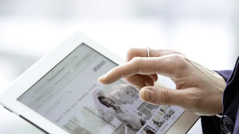 Close up of tablet displaying the Ottobock congress program for OTWorld 2026 in the field of prosthetics and orthotics innovation