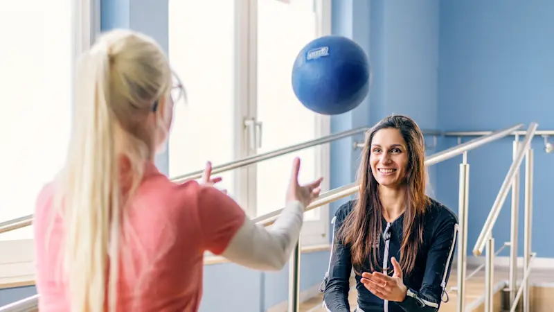 For MS patient Louisa, the Exopulse Mollii Suit is an important addition to physiotherapy.
(c)Ottobock