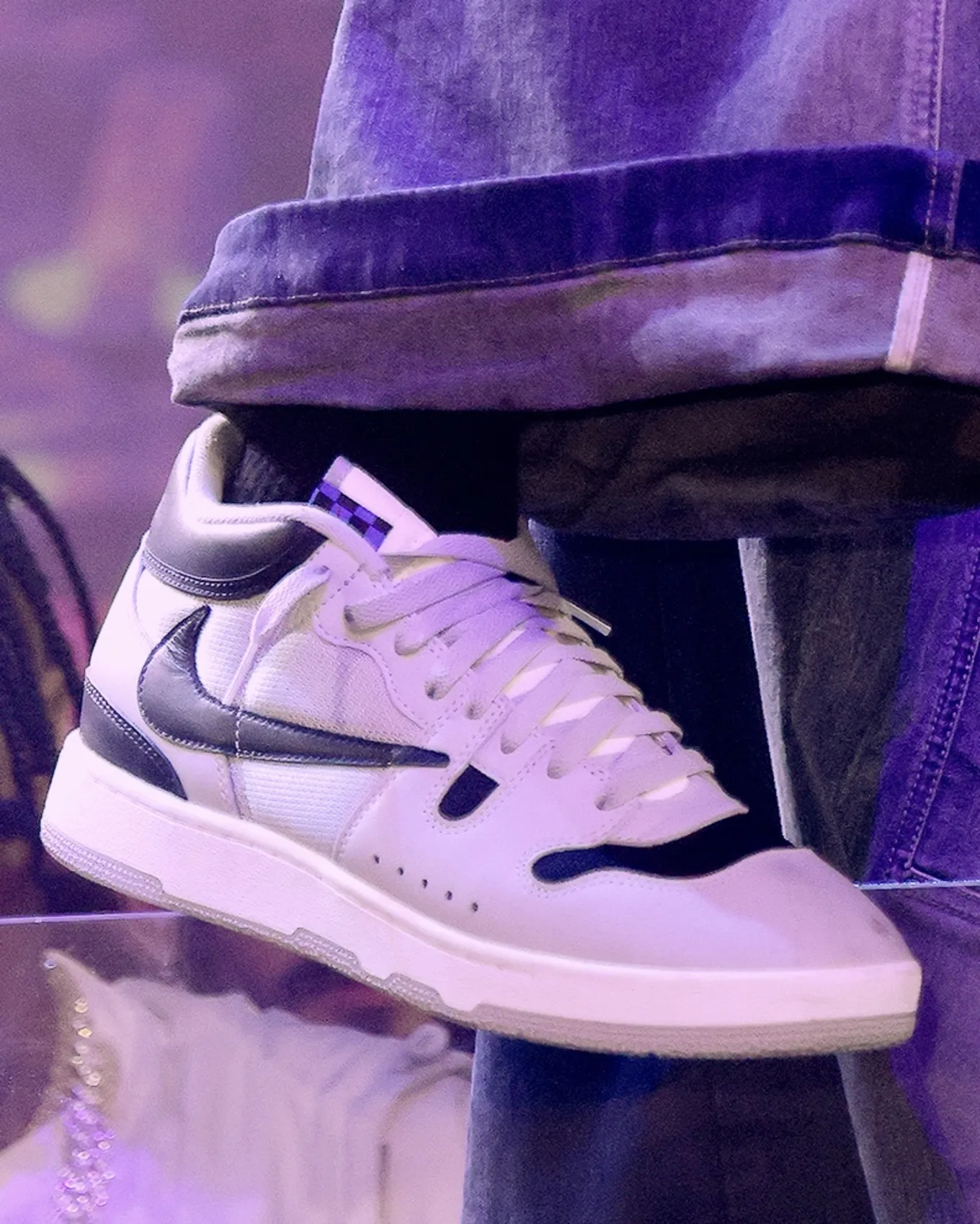 Sneaker News on X: Air Jordan 1 Custom inspired by the Supreme x Nike SB  Dunk Low 🐘  / X